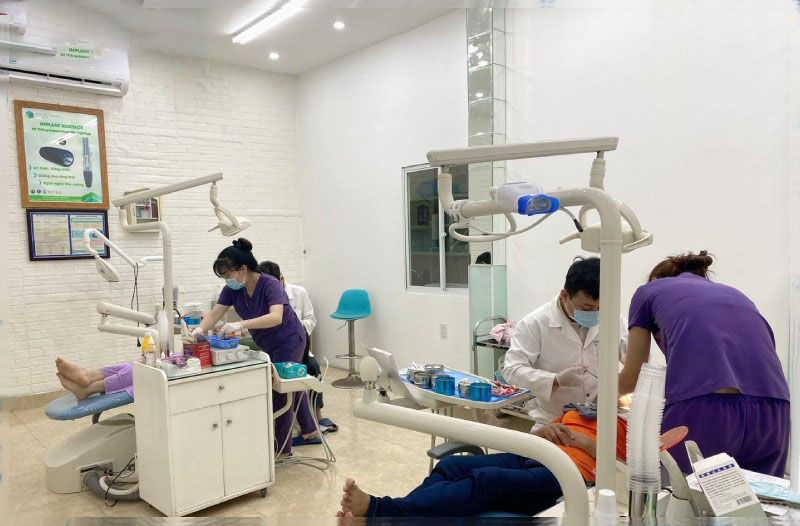 Tổng hợp các nha khoa niềng răng ở Huế đáng tin cậy nhất Bác sĩ đầy đủ chứng chỉ hành nghề, được đào tạo tại các trường đại học y hàng đầu cả nước