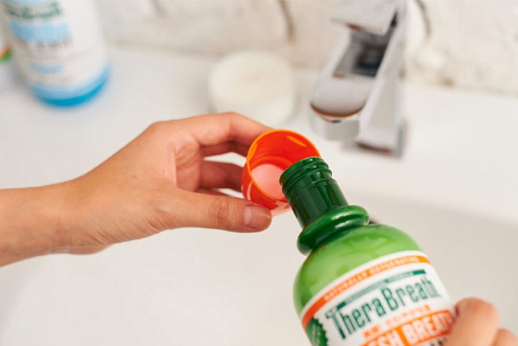 Top các loại nước súc miệng trị hôi miệng hiệu quả, an toàn TheraBreath là thương hiệu nước súc miệng của Mỹ