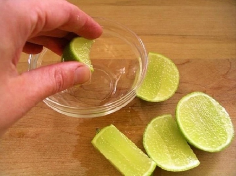 Tổng hợp các cách giảm đau răng nhanh nhất có hiệu quả tức thời Axit citric trong chanh có khả năng kháng khuẩn tự nhiên, giúp làm dịu viêm và giảm đau nhanh chóng