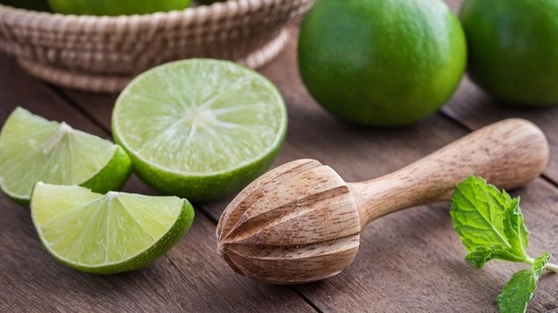 Bật mí cách trị hôi miệng bằng chanh đơn giản tại nhà Cách trị hôi miệng bằng chanh là một giải pháp khử mùi hiệu quả nhờ khả năng kháng khuẩn và loại bỏ mảng bám