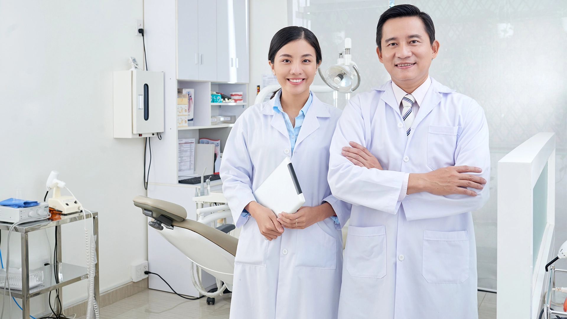 Chi phí nhân sự thường chiếm tỷ trọng lớn nhất trong cơ cấu vận hành phòng khám nha khoa