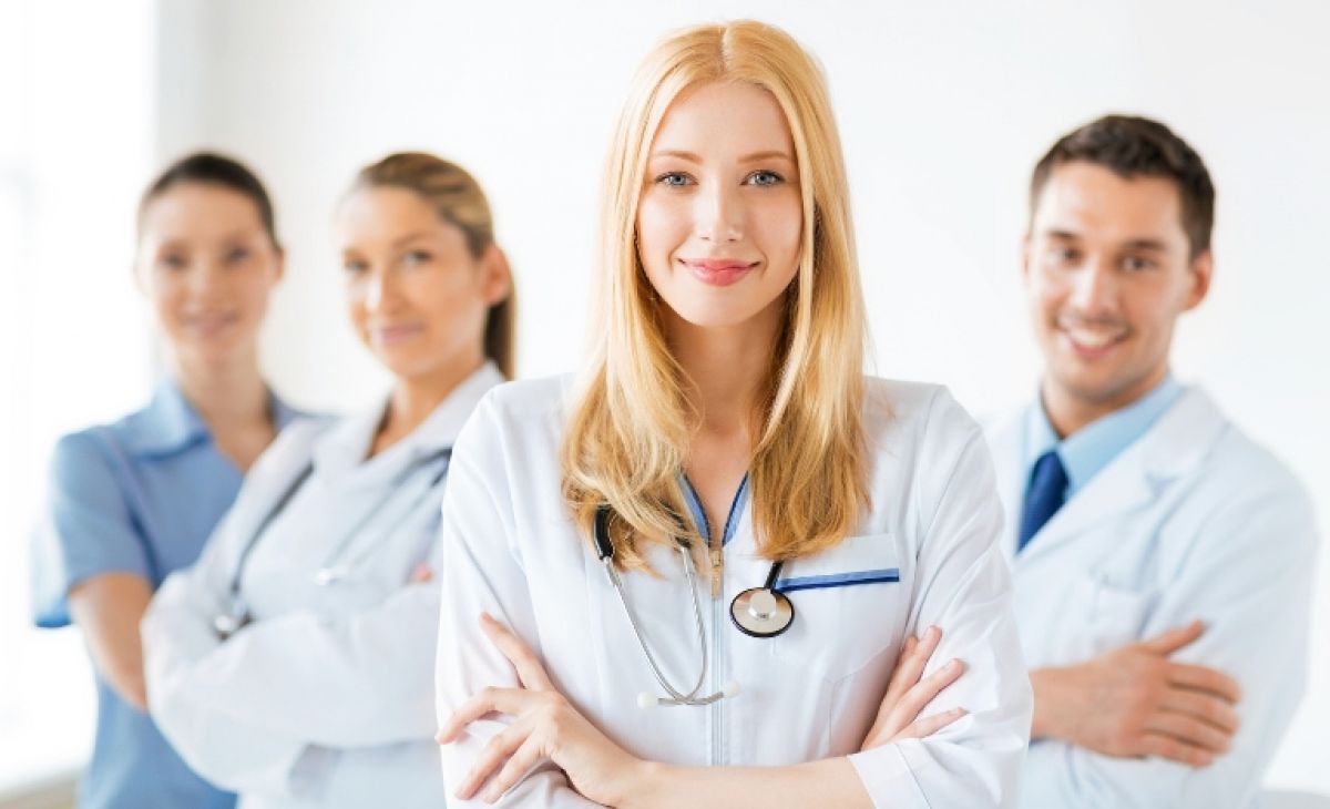 Khái niệm “nha sĩ” thường được dùng phổ biến trong đời sống hằng ngày để chỉ những người làm việc trong lĩnh vực nha khoa