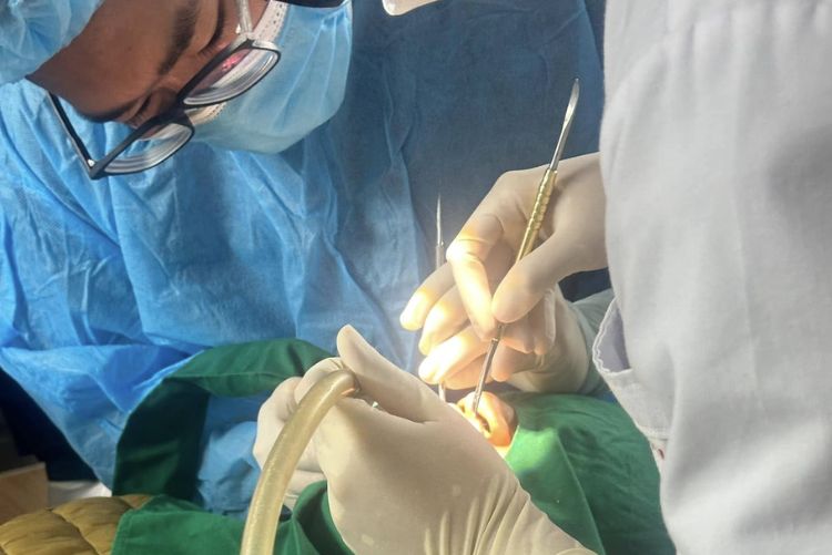 Cập nhật địa chỉ các nha khoa ở Khương Trung mới nhất Bác sĩ tại VinSmile thao tác chính xác, tỉ mỉ