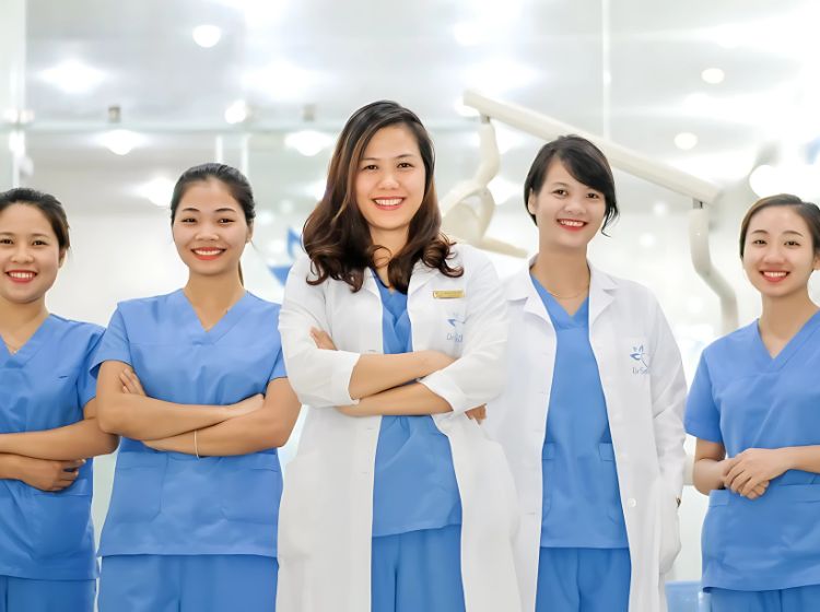 Tổng hợp các nha khoa ở Kim Mã có dịch vụ uy tín nhất Nha khoa Dr Smile sở hữu đội ngũ bác sĩ có chuyên môn cao và giàu kinh nghiệm