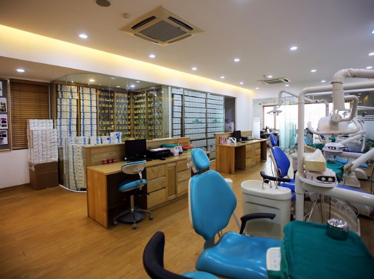 Minh Thu trang bị máy móc hiện đại, hỗ trợ điều trị chính xác và nhẹ nhàng hơn