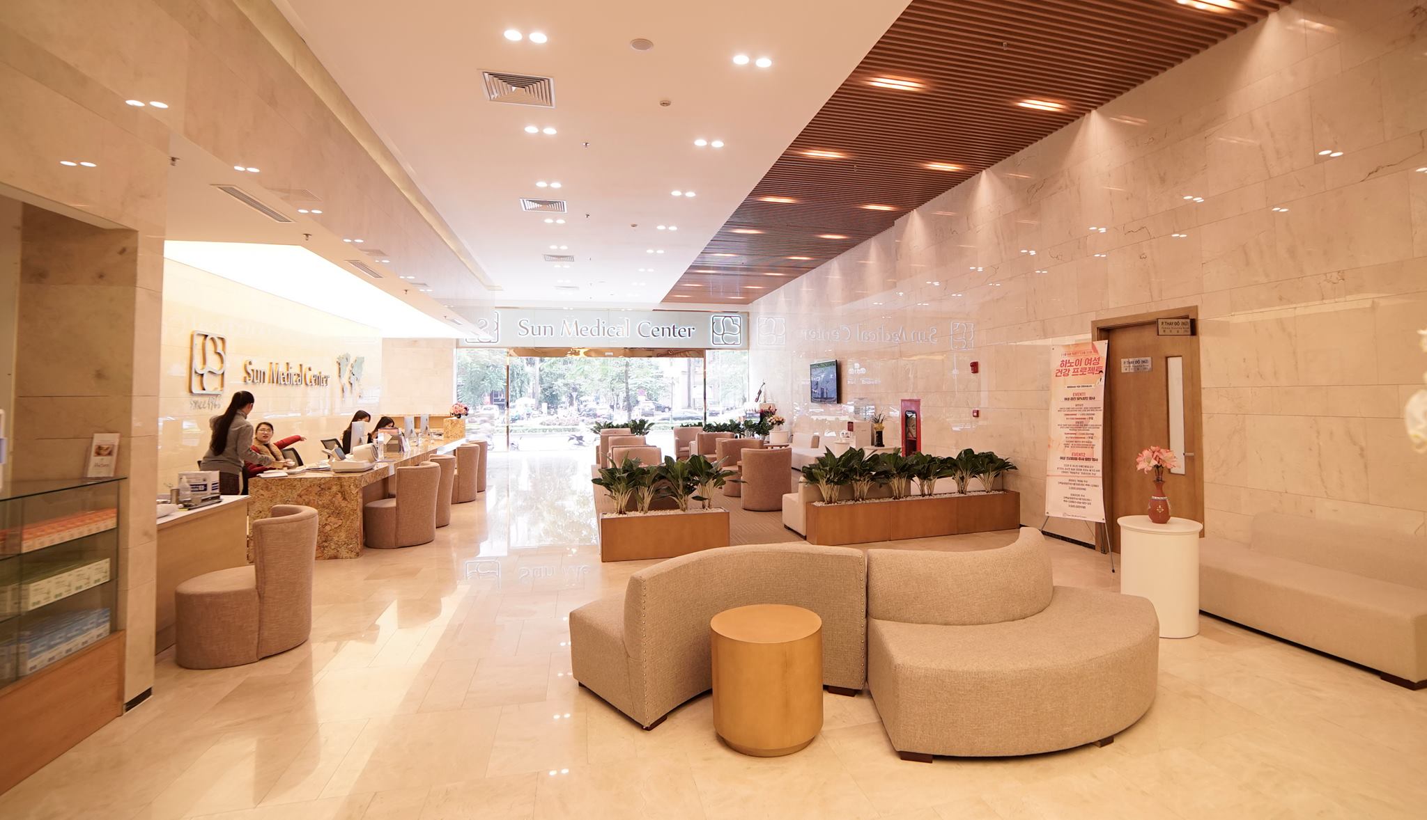 Review chi tiết các nha khoa ở Lê Văn Lương nổi bật nhất Nha khoa Sun Dental hướng tới việc cung cấp dịch vụ chăm sóc răng miệng toàn diện trong một môi trường y tế hiện đại và chuyên nghiệp