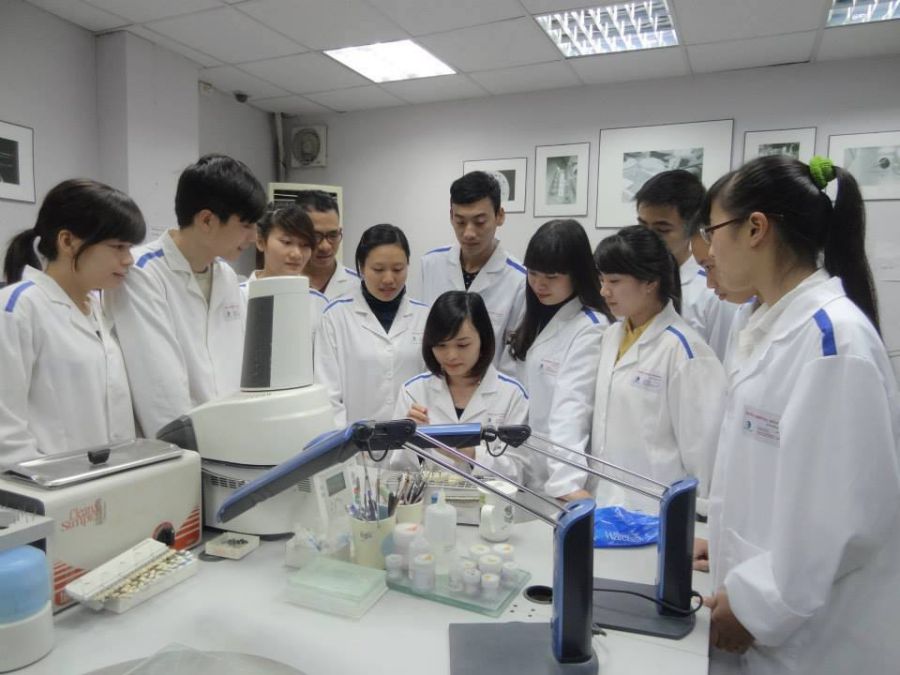 Những điều cần biết về nhượng quyền thương hiệu nha khoa Chi phí cập nhật kiến thức chuyên môn, công nghệ mới và các chương trình nâng cao cho đội ngũ tại phòng khám