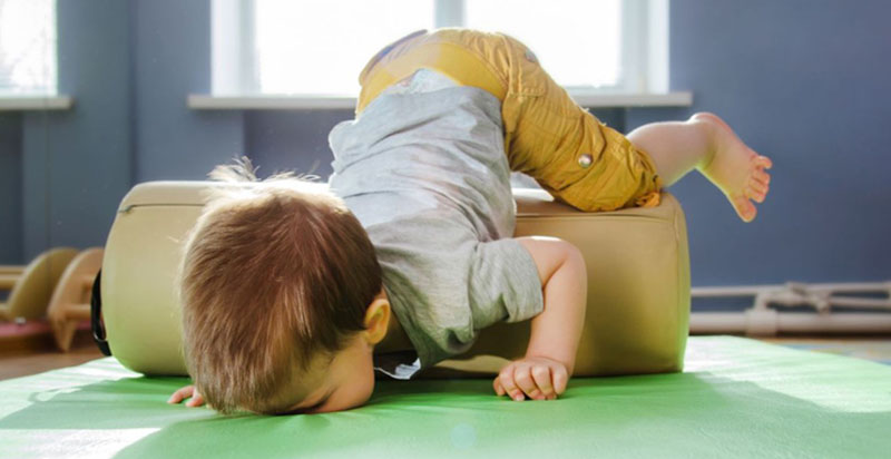 Răng sữa mọc lệch có sao không? Cách hạn chế răng mọc lệch Những va đập mạnh ở vùng miệng vô tình khiến răng bị xô lệch