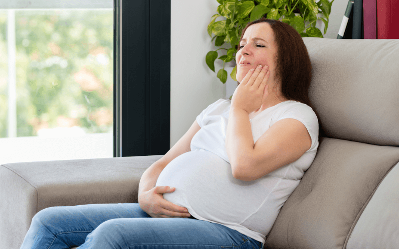 Răng vĩnh viễn bị lung lay thì phải làm sao? Cách xử lý an toàn Phụ nữ mang thai thay đổi nội tiết tố khiến răng không còn chắc chắn