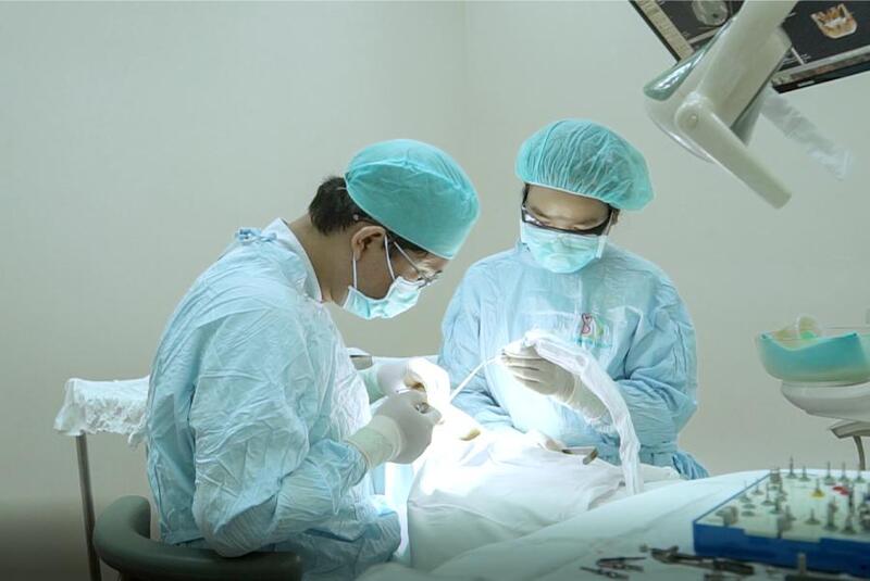 Trồng răng cần tay nghề bác sĩ cao để đảm bảo an toàn tuyệt đối
