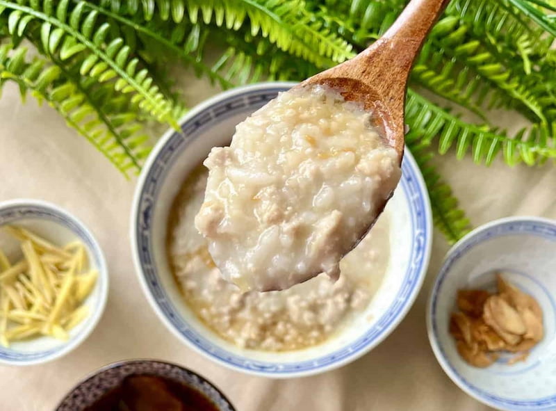 Đau răng nên ăn gì để giảm đau và nhanh phục hồi? Cháo thịt bằm cung cấp lượng protein dồi dào giúp tái tạo mô tổn thương
