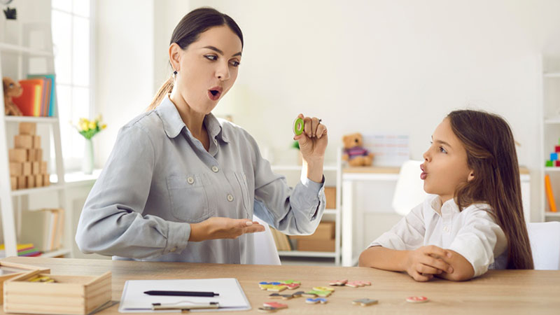 Răng 9630 là gì? Giải thích ý nghĩa và cách khắc phục hiệu quả Răng khấp khểnh kéo theo vị trí đặt lưỡi bị sai gây ra tình trạng phát âm không chuẩn