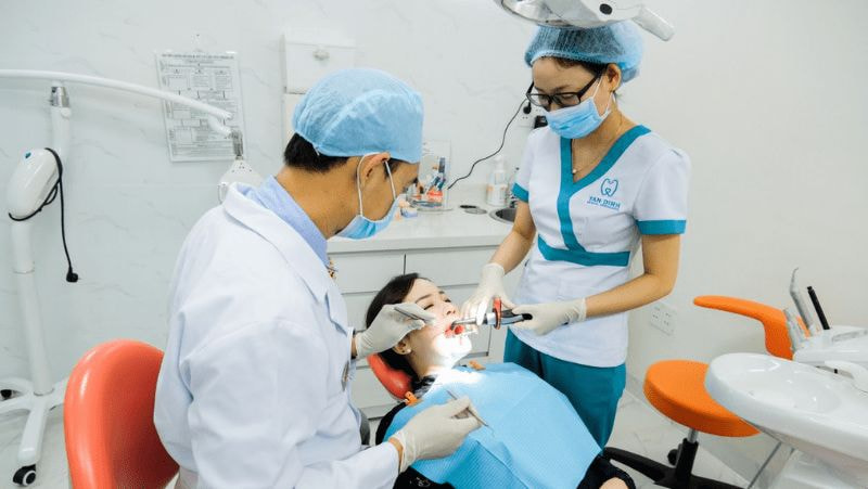 Răng nanh nhọn: Ý nghĩa phong thủy và 3 cách thẩm mỹ đẹp nhất Mài răng nanh nhọn để giảm bớt độ sắc nhọn nhưng không làm tổn thương đến răng