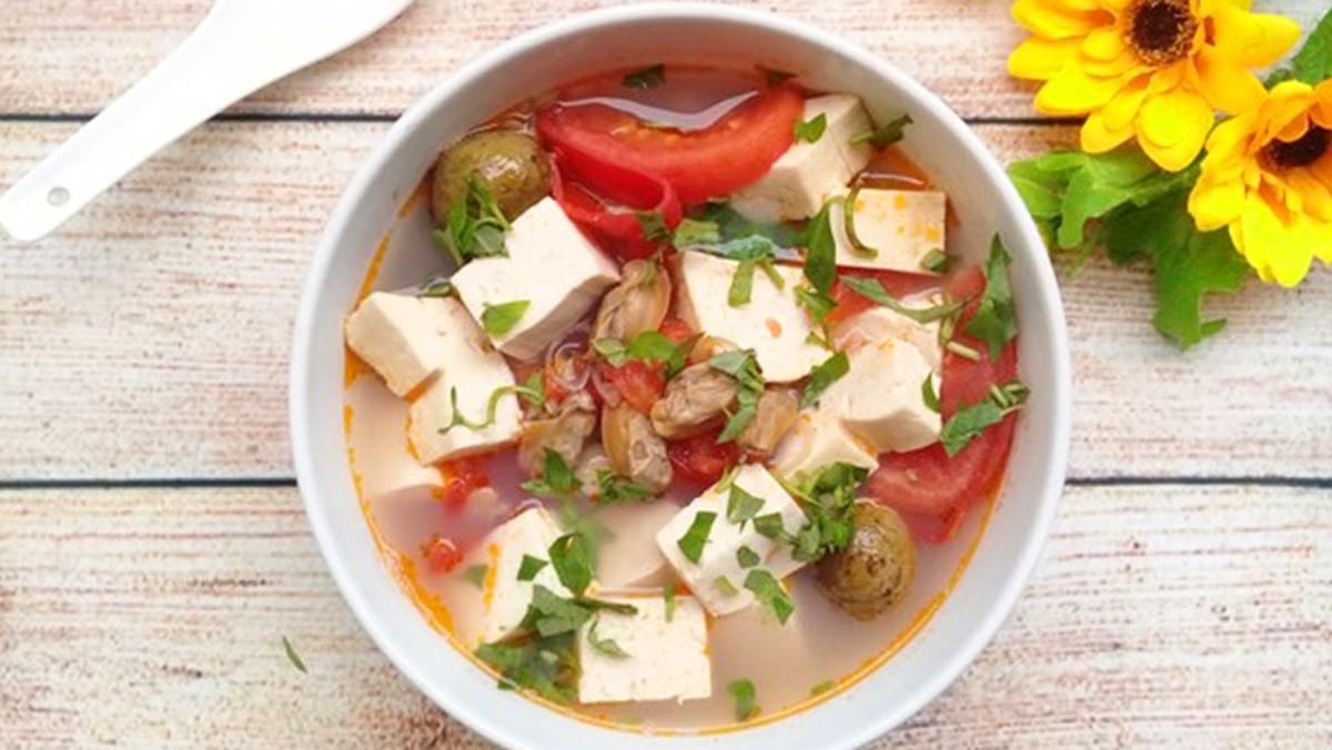 10+ Thực đơn cho người già răng yếu đủ dinh dưỡng tại nhà Canh đậu hũ cà chua chứa nhiều vitamin giúp cơ thể và răng chắc khỏe