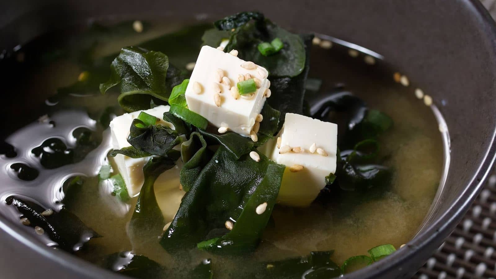 10+ Thực đơn cho người già răng yếu đủ dinh dưỡng tại nhà Rong biển có chứa nhiều canxi và vitamin, không chỉ tốt cho răng miệng mà còn cả hệ tiêu hóa ở người cao tuổi