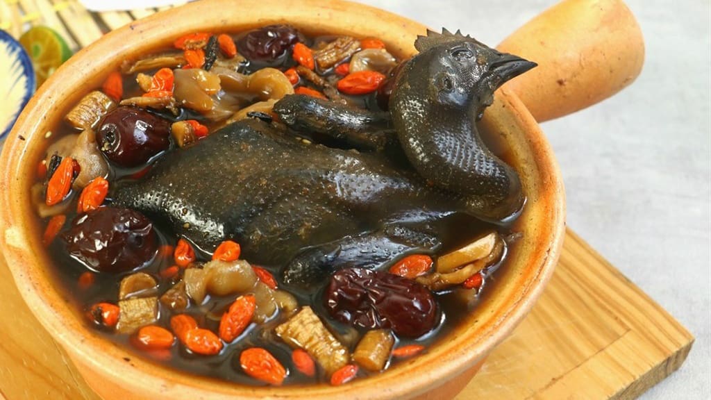 10+ Thực đơn cho người già răng yếu đủ dinh dưỡng tại nhà Gà ác giàu protein và lượng chất béo thấp nên có thể bổ sung năng lượng tối ưu