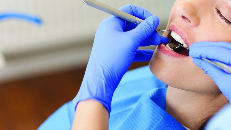 Trồng răng cửa bao nhiêu tiền? Các yếu tố ảnh hưởng đến chi phí Phòng khám sở hữu đội ngũ nha sĩ tay nghề cao sẽ có giá trồng răng cao hơn