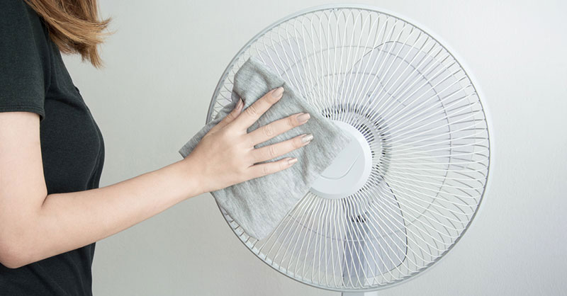 Mách chị em cách làm sạch quạt bằng kem đánh răng đơn giản dễ làm Cách làm sạch quạt bằng kem đánh răng giúp bạn tối ưu thời gian khi không cần dùng nước hay tháo rời khung quạt