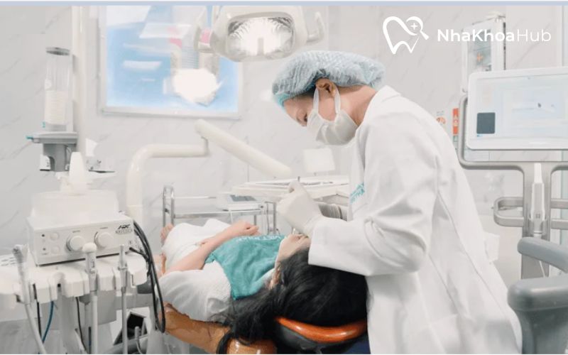 Tư vấn: Nên đính đá răng ở đâu đảm bảo độ bền và uy tín? Quy trình đính đá tại Việt Pháp được thực hiện bởi đội ngũ bác sĩ chuyên nghiệp