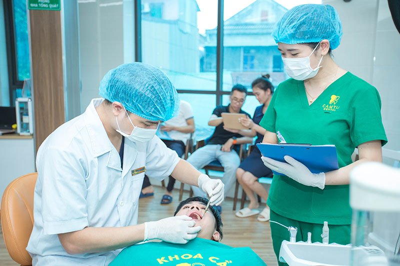 Nha khoa Cẩm Tú BS Hùng uy tín #1 tại Vinh, Nghệ An Sự tận tâm và tinh thần học hỏi không ngừng giúp mang đến kết quả điều trị tối ưu