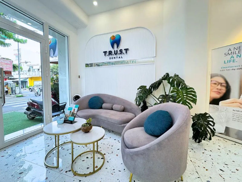 Nha khoa Trust: Chuyên môn vững vàng trao đi tin cậy Khuôn viên phòng khám sạch sẽ, mang đến sự an tâm cho khách hàng