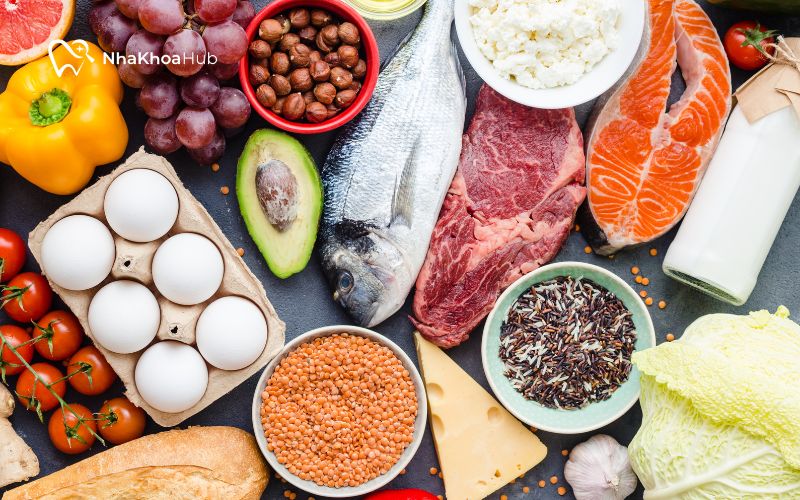 Bổ sung các thực phẩm giàu canxi, vitamin D và protein để hỗ trợ quá trình hồi phục xương hàm