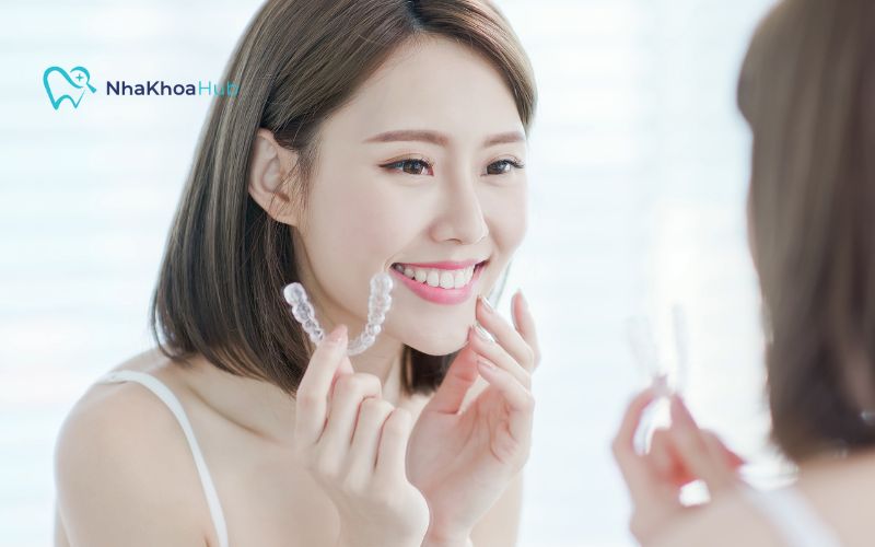 Khi nào cần nhổ răng để niềng? Trường hợp không được nhổ Niềng răng trong suốt giúp điều chỉnh răng lệch mà không cần phải nhổ răng trong nhiều tình huống