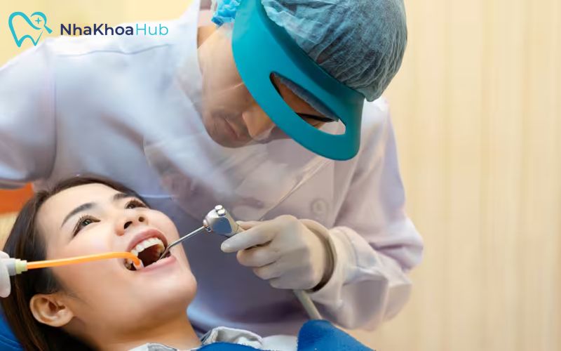 Tác hại của việc nhổ răng số 4 và cách xử lý an toàn Nếu có dấu hiệu chảy máu nhiều, đau kéo dài, cần gặp bác sĩ để được xử lý kịp thời