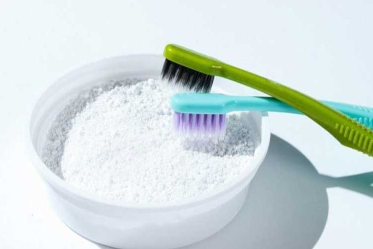 Top 8 loại bột tẩy trắng răng an toàn và hiệu quả nhanh chóng Bột tẩy sáng răng được nhiều người ưa chuộng vì dễ thực hiện