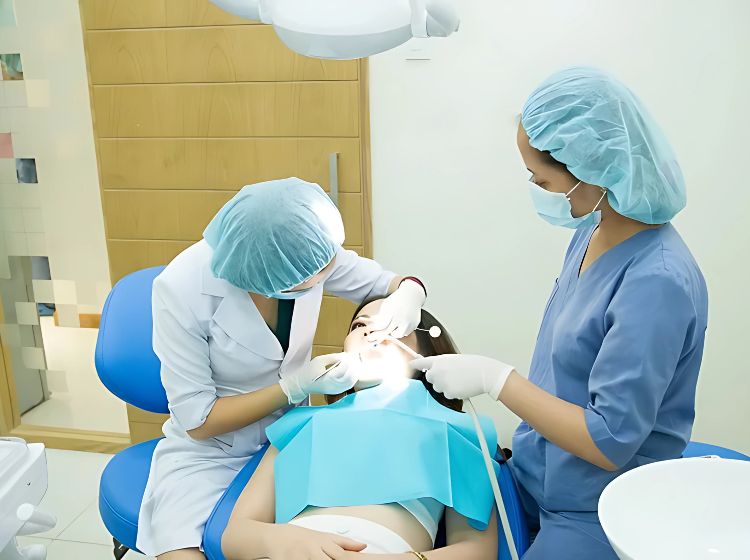 Cần loại bỏ hoàn toàn cao răng trước khi tiến hành tẩy răng