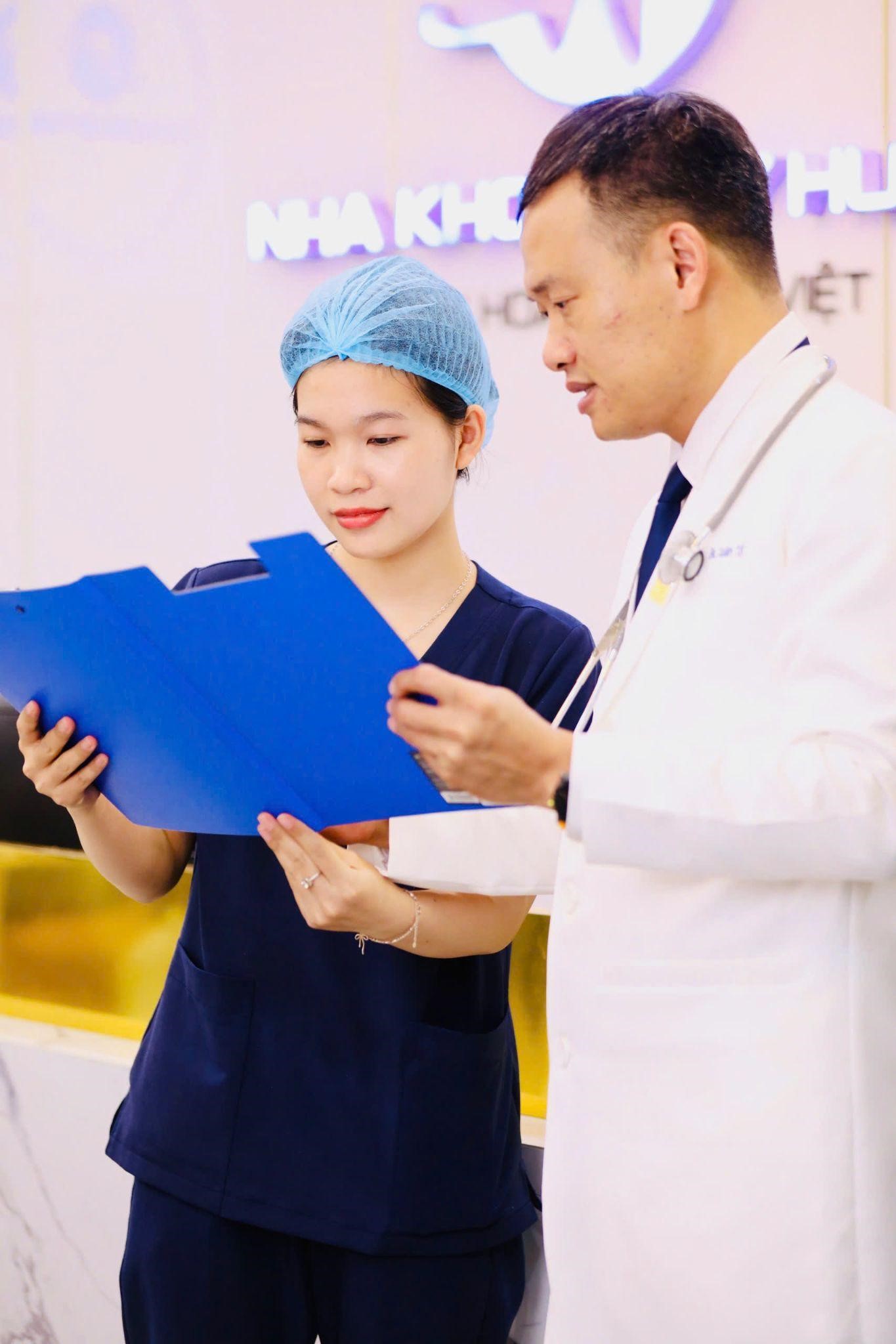 Bác sĩ luôn đồng hành, theo dõi sát sao phác đồ và tình trạng sức khỏe người bệnh