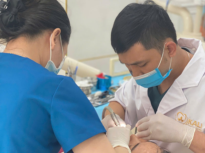Có nên chọn nha khoa Kali để chăm sóc và thẩm mỹ răng không? Kali kết hợp đội ngũ kỹ thuật viên lành nghề với công nghệ Rebuild Future đem đến hiệu quả điều trị tối ưu cho bệnh nhân