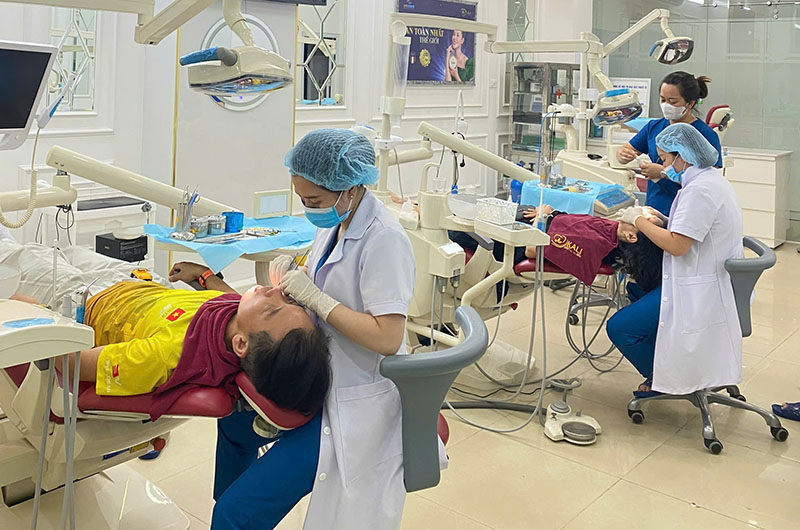 Có nên chọn nha khoa Kali để chăm sóc và thẩm mỹ răng không? Phòng khám cung cấp đa dạng dịch vụ chất lượng cao, đáp ứng nhu cầu chăm sóc răng miệng