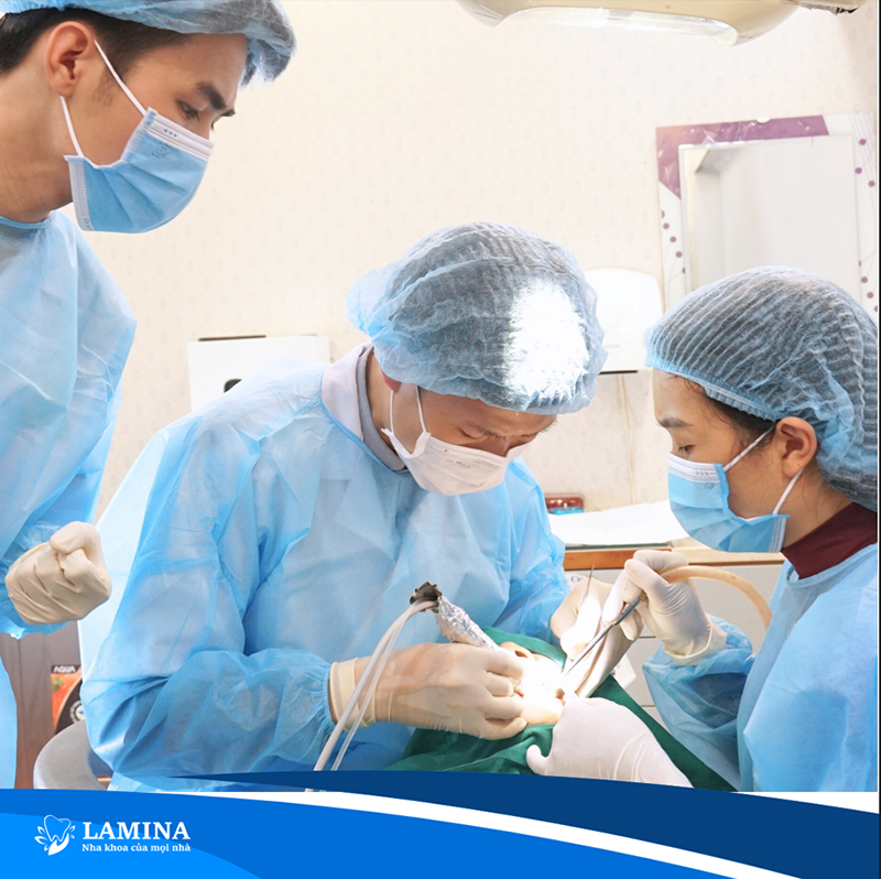 Nha khoa quy tụ nhiều chuyên gia hàng đầu và lực lượng kỹ thuật viên chuyên nghiệp