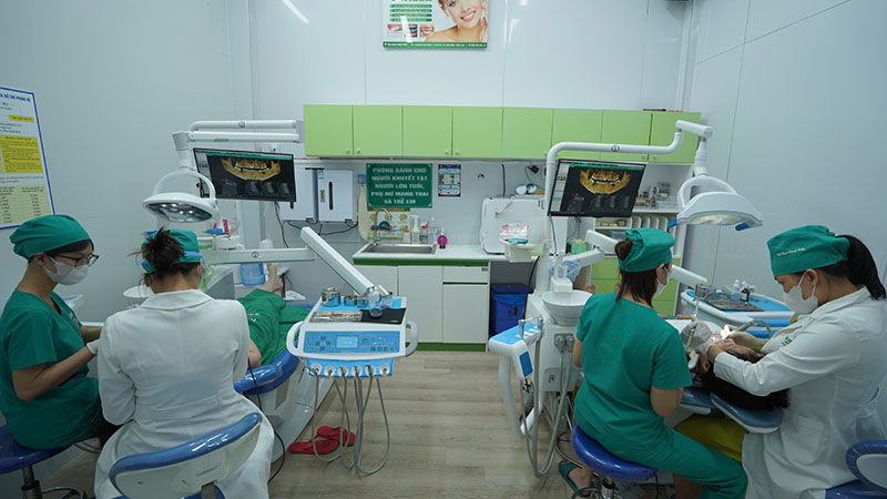 Đặt lịch nha khoa Thanh Triều Vĩnh Long giữ chỗ miễn phí Phòng khám với đầy đủ ghế nha, máy móc cần thiết để thực hiện dịch vụ