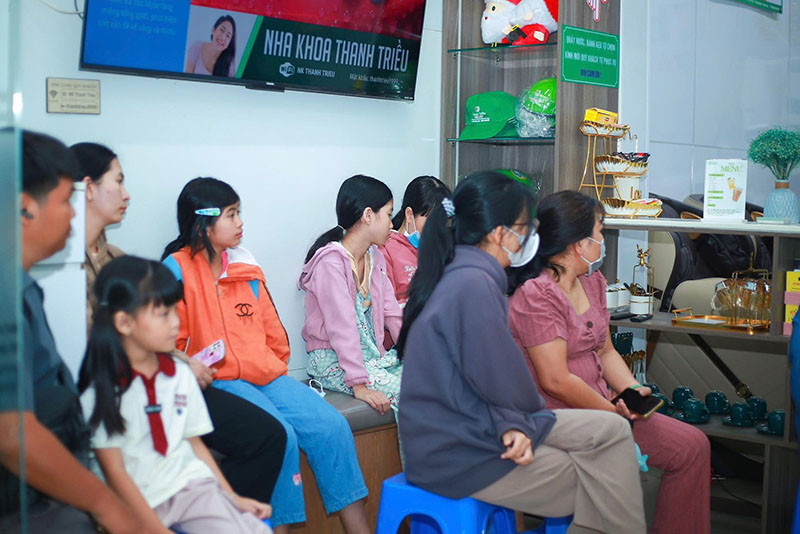 Đặt lịch nha khoa Thanh Triều Vĩnh Long giữ chỗ miễn phí Lượng khách hàng đông đảo càng khẳng định cho cam kết của nha khoa