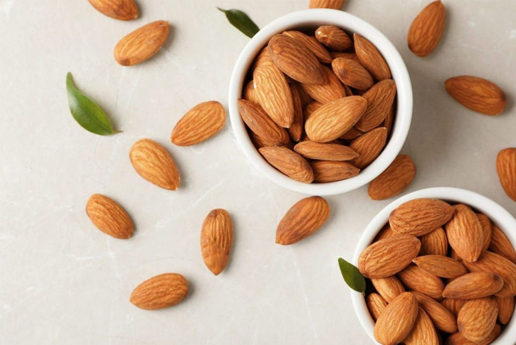 Hạt hạnh nhân nhiều canxi, protein và chất béo lành mạnh
