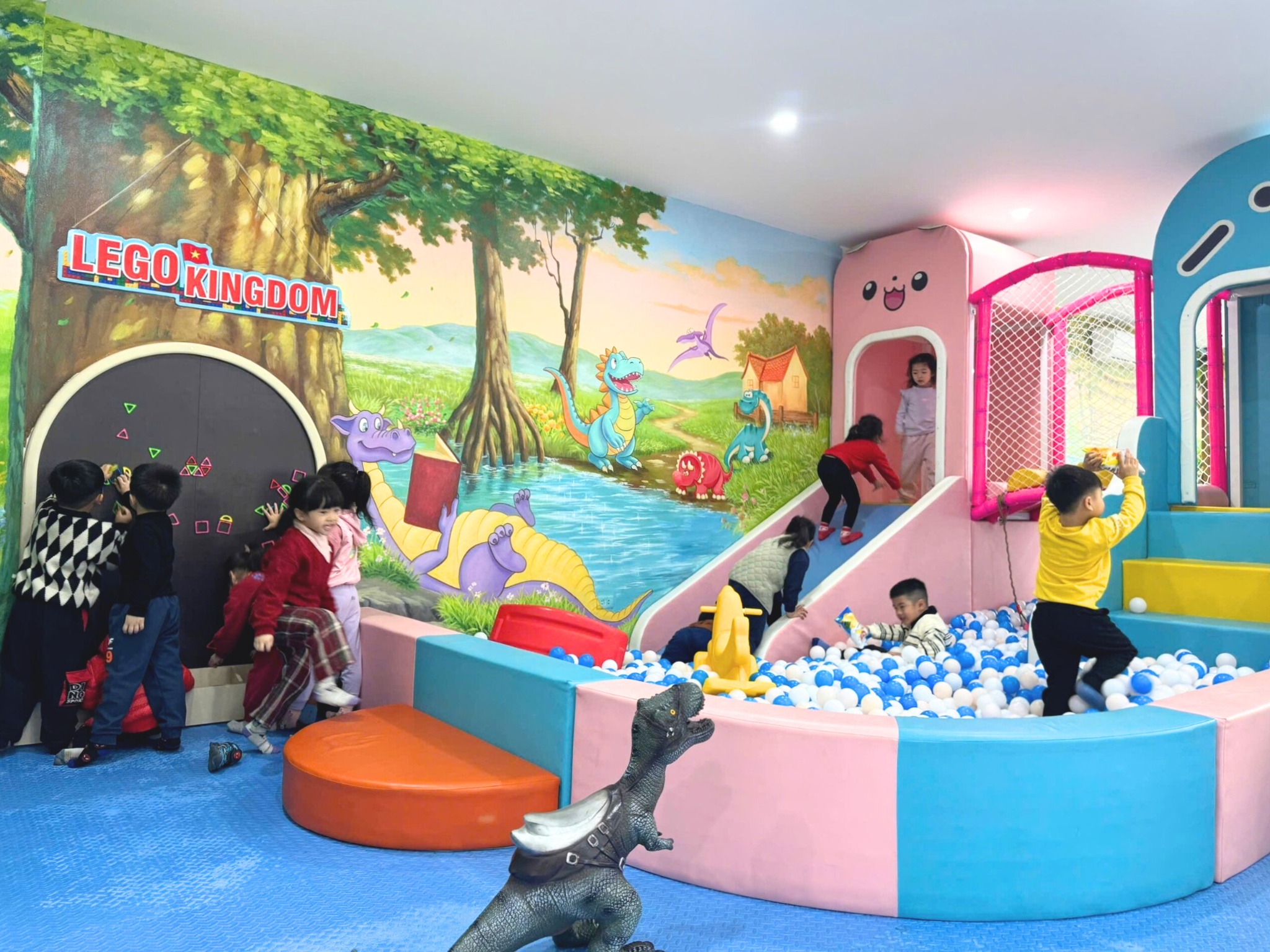 Nha Khoa An lan tỏa nụ cười khơi dậy tự tin Khoa Răng trẻ em với khu vui chơi riêng biệt, giúp trẻ cảm thấy thoải mái, vui vẻ trong suốt quá trình khám và điều trị