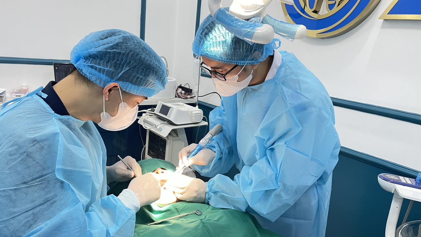 Ozin vừa là một phòng khám nha khoa, vừa là nơi “thiết kế hạnh phúc qua từng nụ cười”