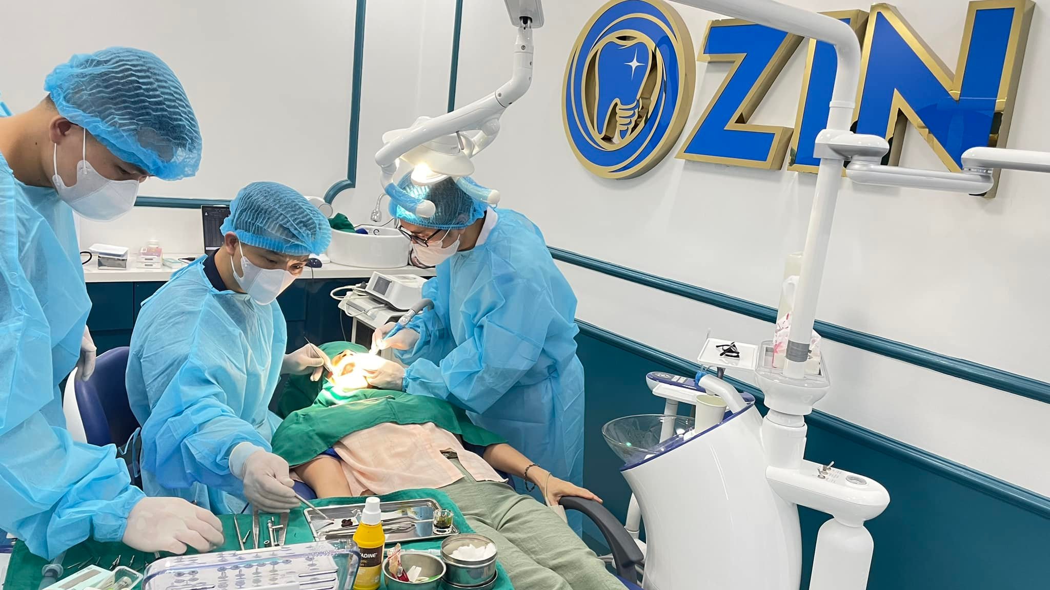 Quá trình làm răng tại nha khoa Ozin diễn ra nhẹ nhàng