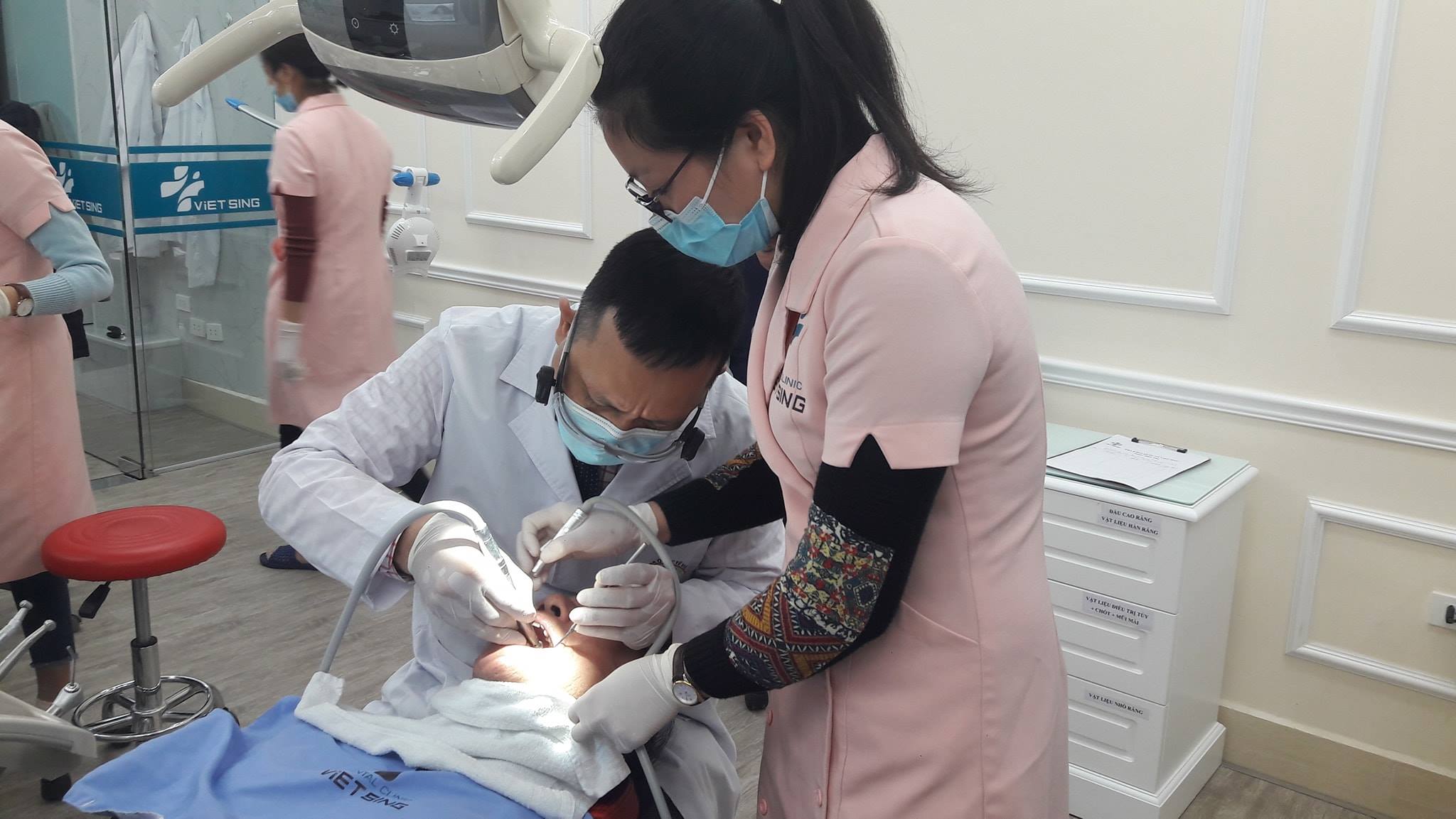 Quá trình điều trị làm răng tại nha khoa nhẹ nhàng và không khó chịu