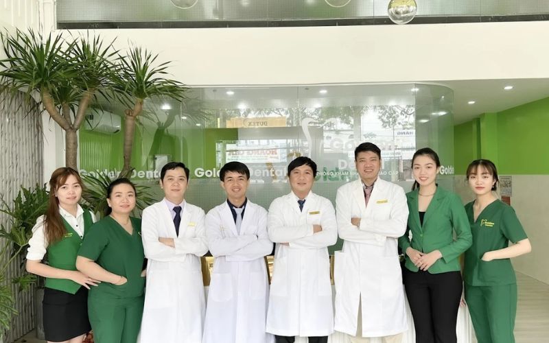 Nha khoa Golden chăm sóc răng miệng chuyên sâu toàn diện Đội ngũ bác sĩ giàu kinh nghiệm tại nha khoa Golden