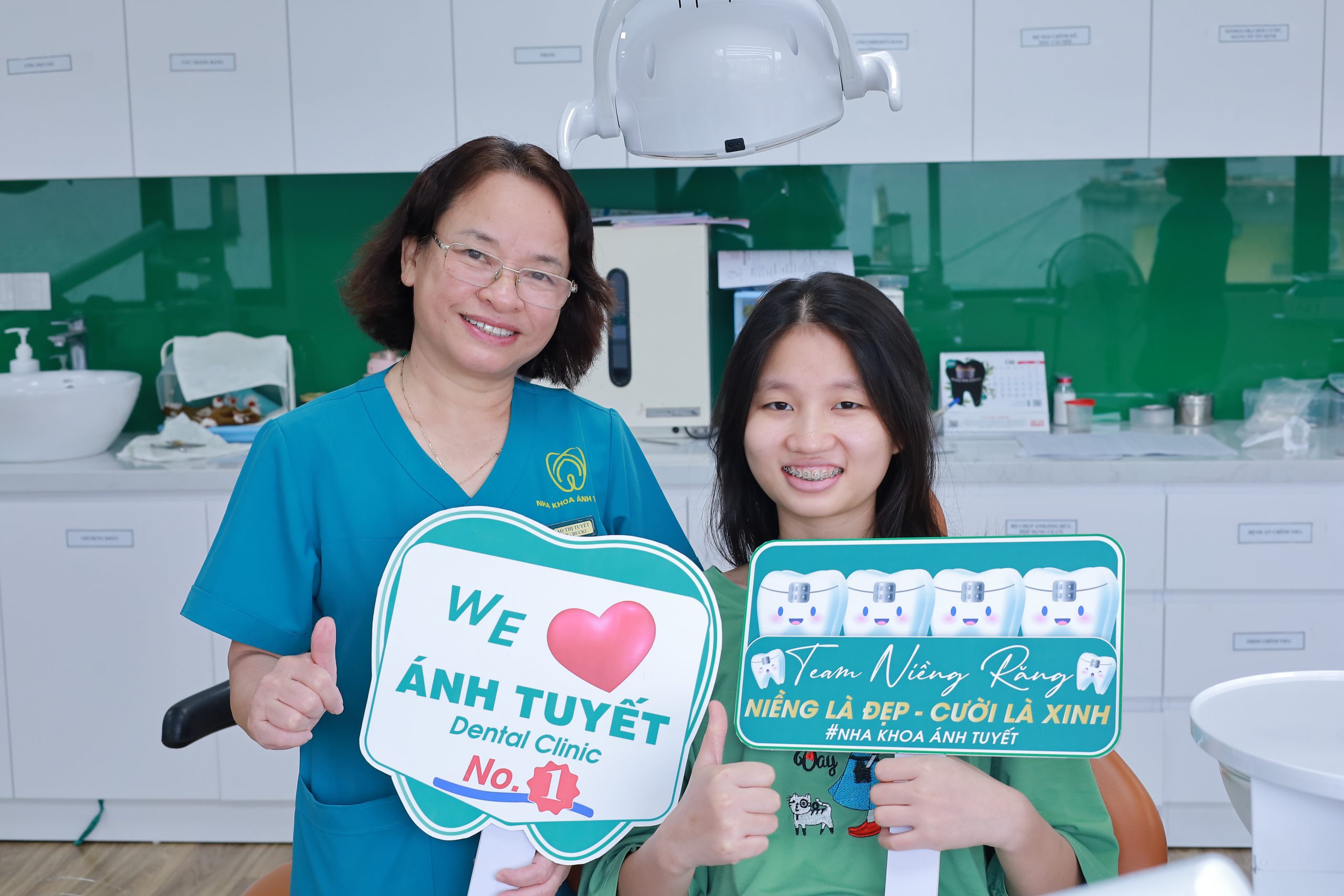 Nha khoa Ánh Tuyết: Địa chỉ tin cậy cho người dân địa phương Khách hàng được bác sĩ trực tiếp thăm khám và điều trị đảm bảo hiệu quả và an toàn toàn diện