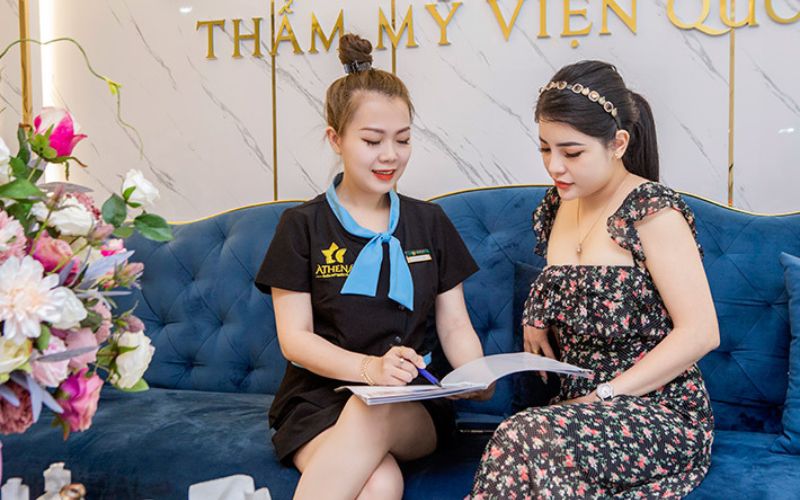 Khách hàng được tư vấn chu đáo, tận tình tại Athena
