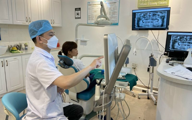 Bác sĩ ứng dụng công nghệ hiện đại trong điều trị