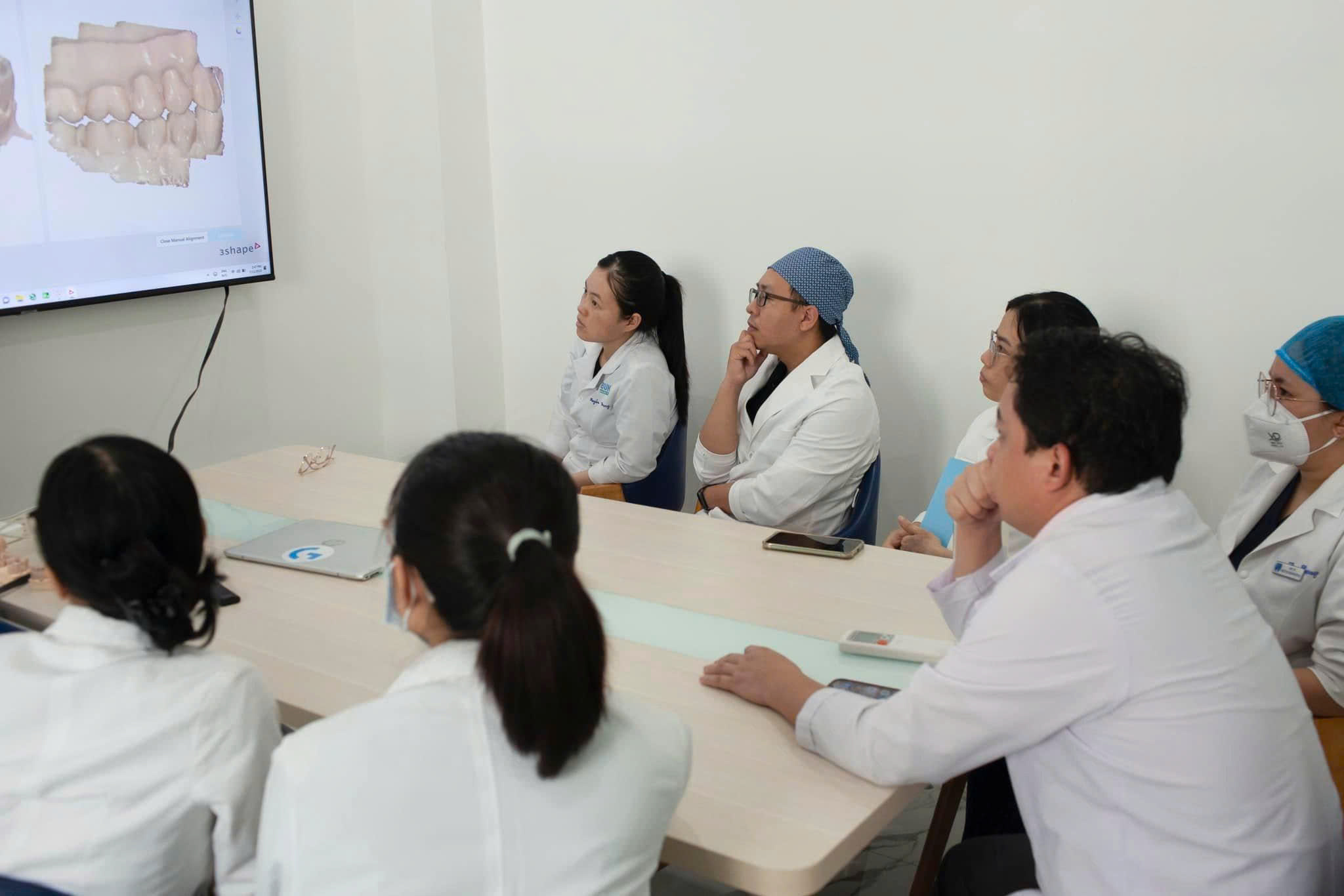 Nha khoa Đức Nhân: Địa chỉ niềng răng, Implant đáng tin cậy tại Đồng Nai Đội ngũ bác sĩ giàu kinh nghiệm, chuyên nghiệp trong quy trình đón tiếp và thăm khám