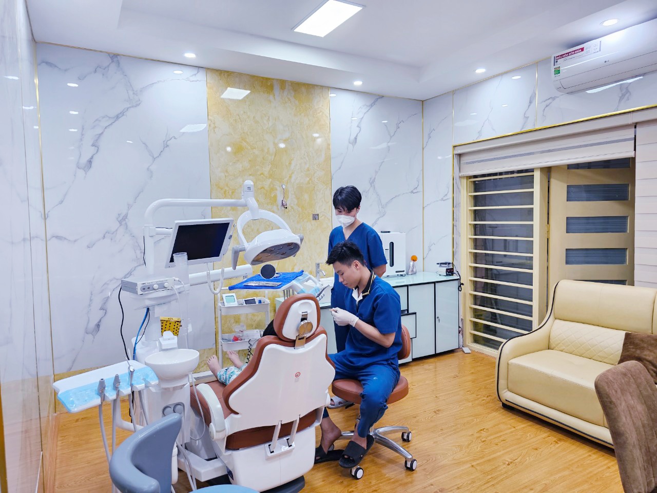 Gợi ý các nha khoa gần ga Văn Quán dễ tìm cho người dân khu vực Mỗi khách hàng khi đến nha khoa 68 đều được xem xét kỹ lưỡng tình trạng răng miệng và sức khỏe tổng quát