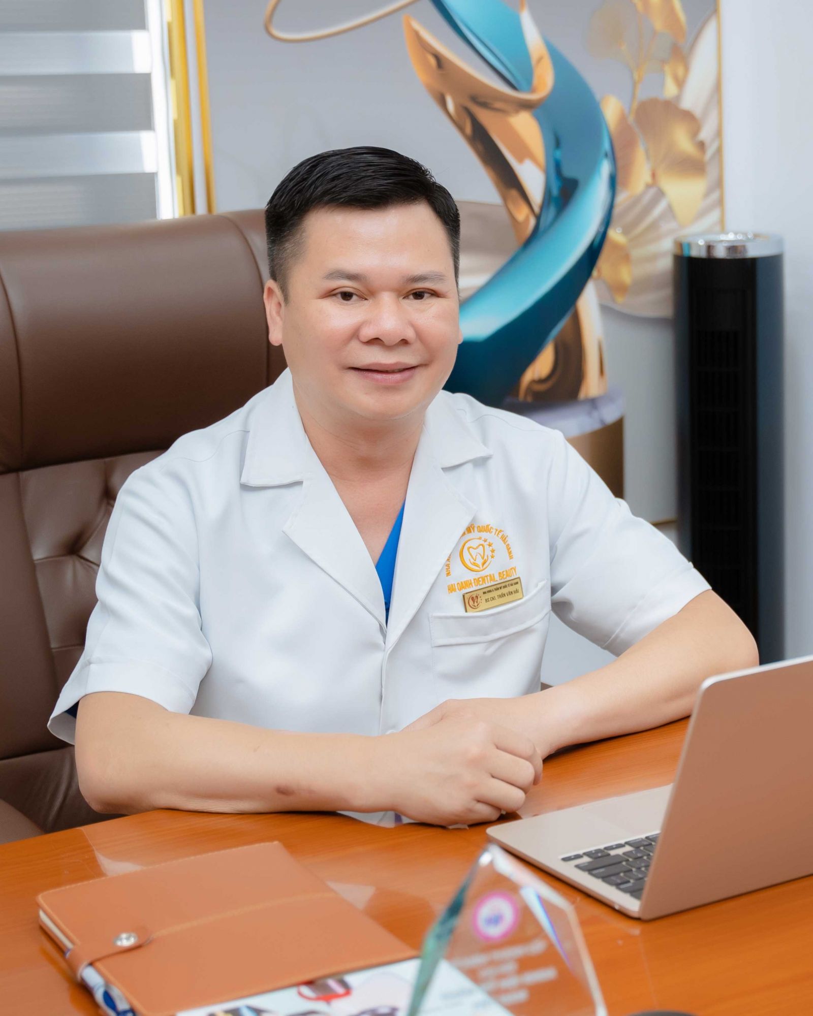 Nha khoa Hải Oanh: Nha khoa thẩm mỹ uy tín #1 tại Quảng Ninh Bác sĩ Trần Văn Khải đã thực hiện thành công hàng nghìn ca cấy ghép Implant