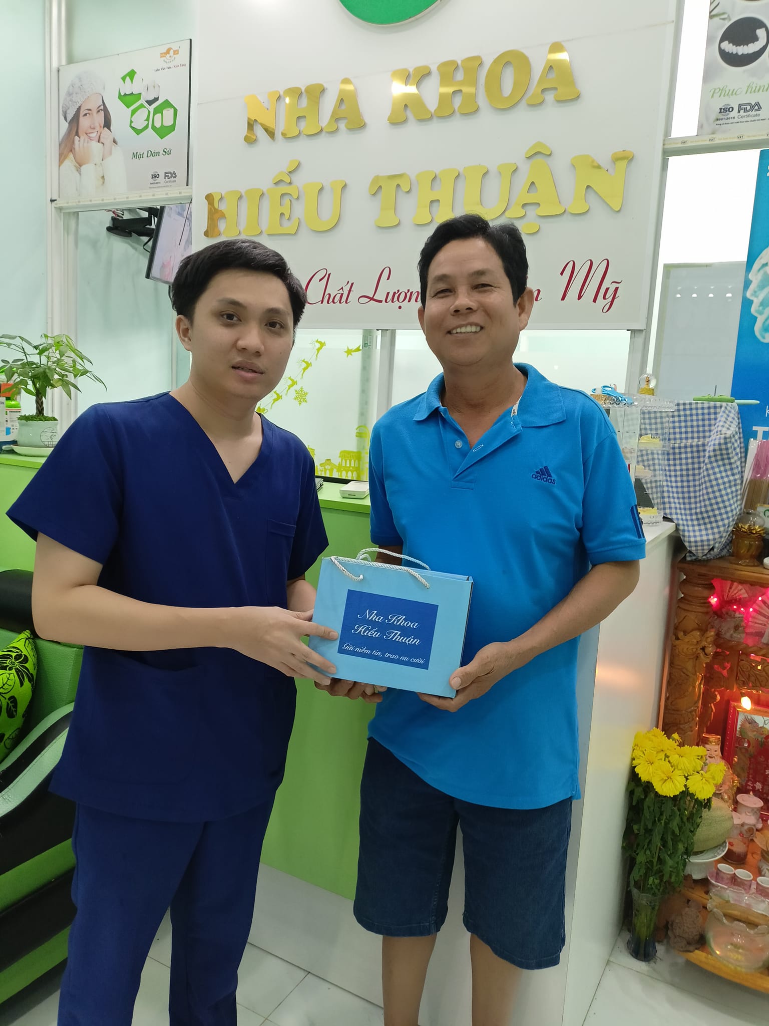Nha khoa Hiếu Thuận nơi gửi niềm tin trao nụ cười Nha Khoa Hiếu Thuận đặt khách hàng làm trung tâm với đội ngũ bác sĩ giàu kinh nghiệm, dịch vụ đa dạng và công nghệ hiện đại