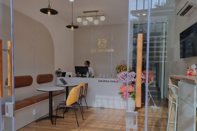 Nha khoa Lux Smile Studio: Giải pháp nha khoa an toàn thẩm mỹ Nha khoa Lux Smile Studio là điểm đến lý tưởng cho những ai đang tìm kiếm sự kết hợp hoàn hảo giữa thẩm mỹ và điều trị chuyên sâu